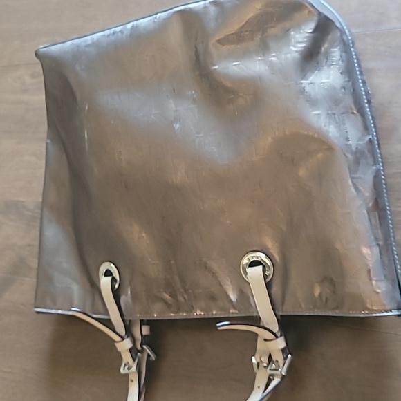 Michael Kors Gold Mirror Signature PVC and Leather Tote Gold tone large bag - Picture 4 of 16